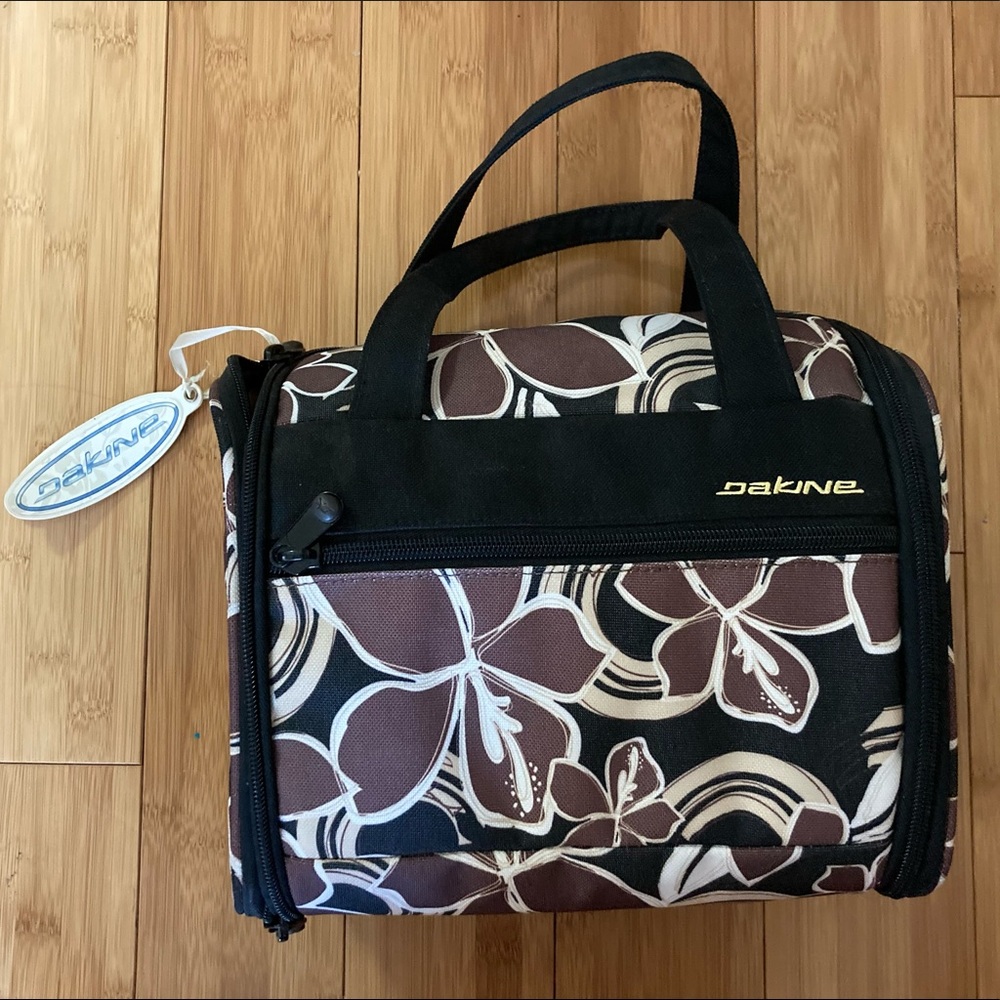 Unused Dakine hanging toiletries travel bag